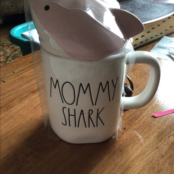 Mommy Shark - Picture 2 of 3